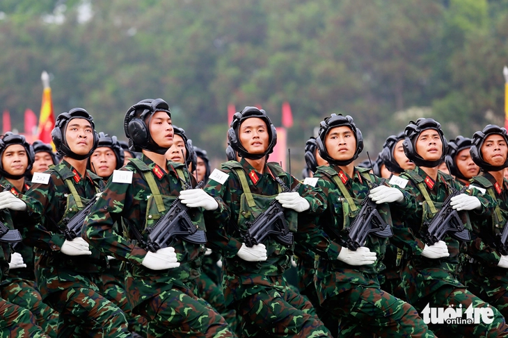 diễu binh - Ảnh 1.
