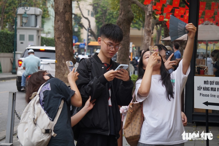 Chuyện hang Tám Cô gây xúc động tại Di tích Nhà tù Hòa Lò - Ảnh 3. Chuyện hang Tám Cô gây xúc động tại di tích Nhà tù Hỏa Lò - Ảnh 3.