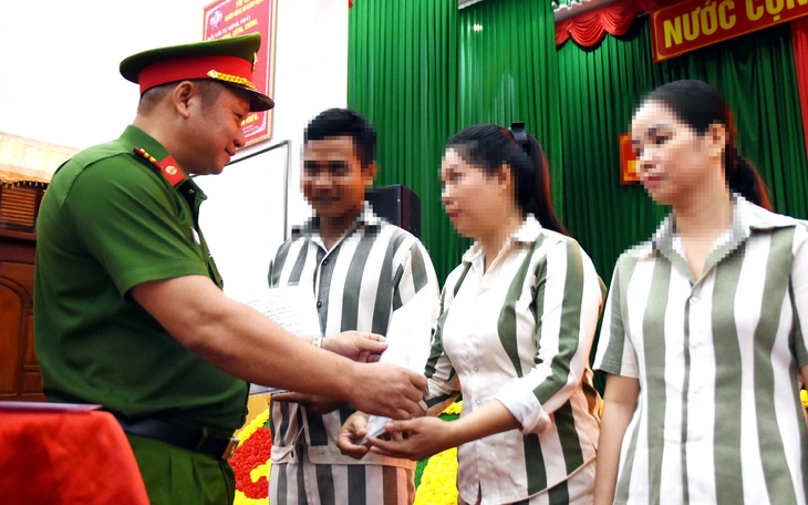 Công an TP.HCM công bố quyết định đặc xá cho 146 phạm nhân tại Chí Hòa và Bố Lá - Ảnh 4.