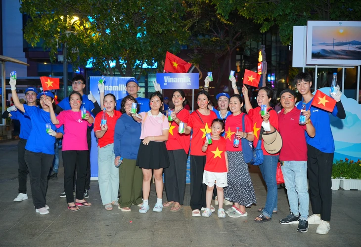 Vinamilk tiếp sức lực lượng, người dân tham gia đại lễ - Ảnh 6.