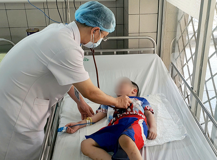 Hy hữu: Nghịch giải rút quần, bé trai 5 tuổi tự ‘thắt cổ’ mình - Ảnh 1. Nghịch dây rút quần, bé trai 5 tuổi tự ‘thắt cổ’ mình - Ảnh 1.