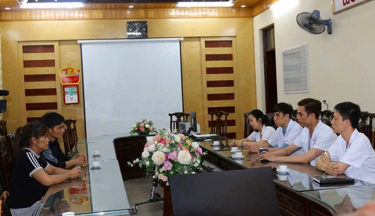 Hủy quyết định tạm giữ thanh niên đấm liên tiếp nam điều dưỡng Bệnh viện Đa khoa Nam Định - Ảnh 1.