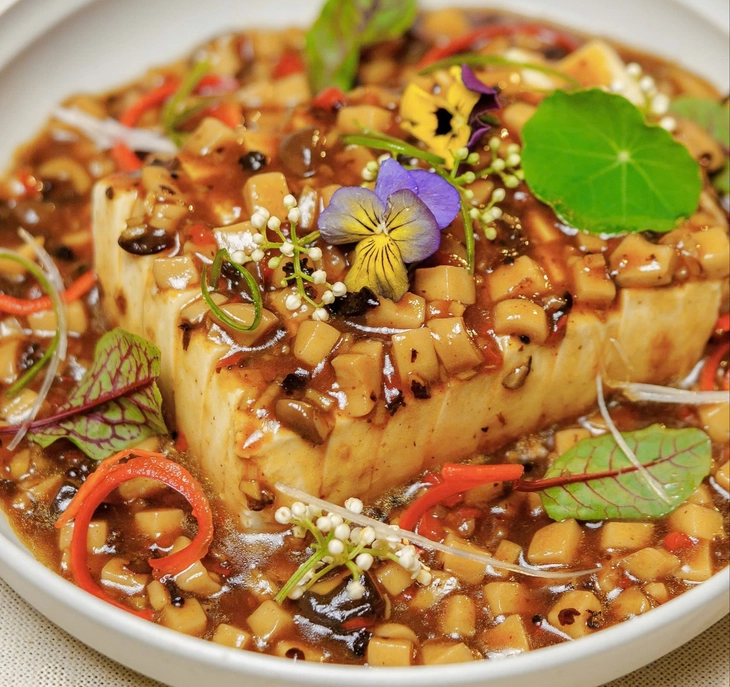 Làm món đậu hũ xốt mắc khén Lai Châu, củ sen Đồng Tháp chiên giòn cùng đầu bếp Thanh Thiện - Ảnh 3.