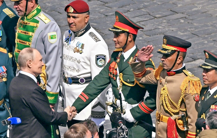 Khối trưởng bắt tay Tổng thống Nga Putin: Đây là niềm tự hào của toàn khối - Ảnh 5.