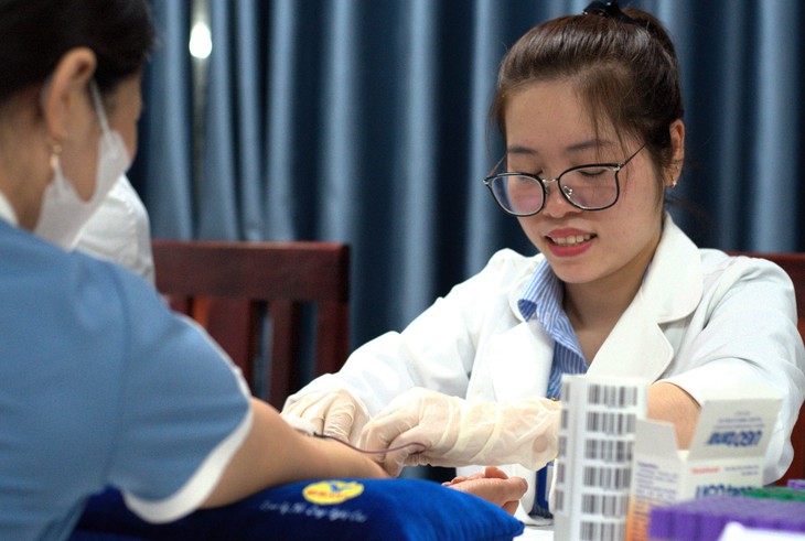 Thầy thuốc trẻ - Ảnh 2.