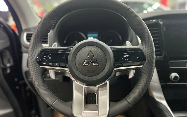 Mitsubishi Pajero Sport - Ảnh 6.
