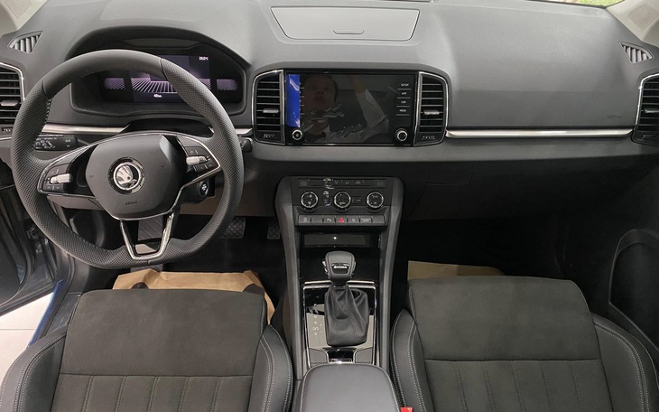 Skoda Karoq giảm giá kỷ lục còn 749 đồng triệu tại đại lý, rẻ hơn Yaris Cross, người mua phải đánh đổi một điều- Ảnh 6. Skoda Karoq - Ảnh 5.
