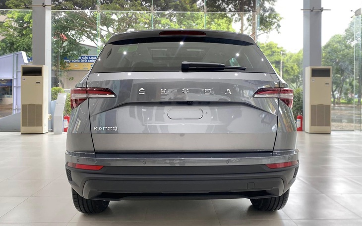 Skoda Karoq giảm giá kỷ lục còn 749 đồng triệu tại đại lý, rẻ hơn Yaris Cross, người mua phải đánh đổi một điều- Ảnh 5. Skoda Karoq - Ảnh 4.