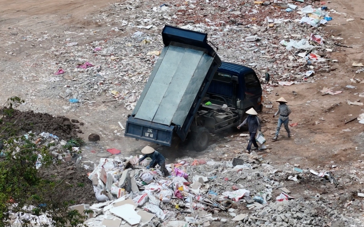 Nhiều xã ở Hà Nội phải lập tổ tuần tra canh giữ đất nông nghiệp - Ảnh 3.