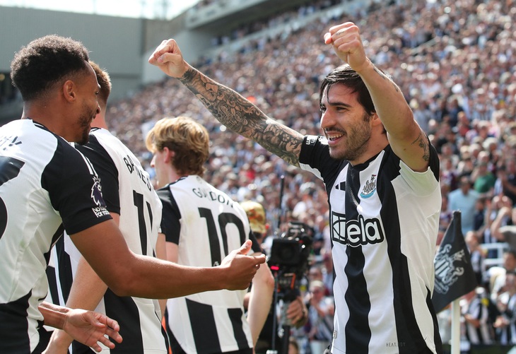 Newcastle vào top 3, Chelsea gặp khó tại Premier League - Ảnh 1.