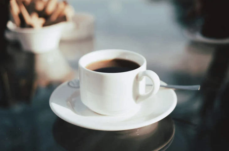 Ly hôn vì Chat GPT 'nhìn thấy' tiểu tam trong… bã cà phê - Ảnh 2.