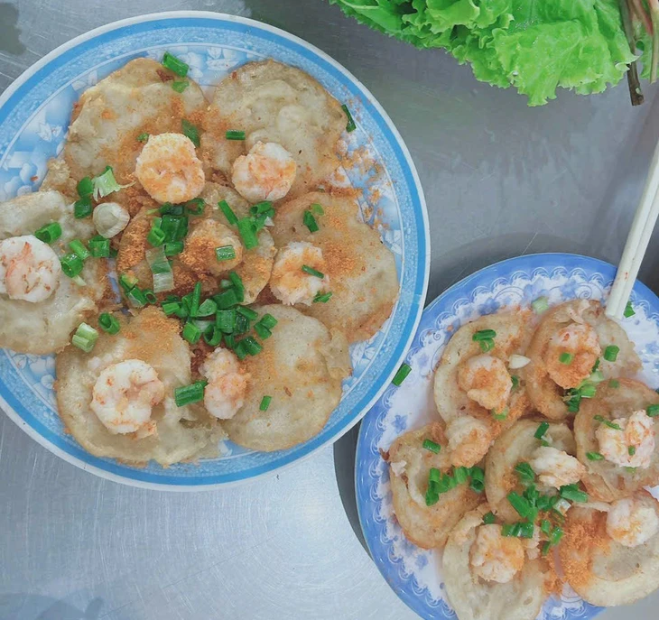 Ăn bánh khọt Vũng Tàu nhớ hương vị xưa - Ảnh 3. Bánh khọt - Ảnh 3.
