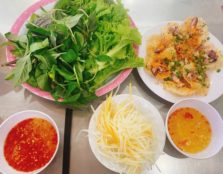 Ăn bánh khọt Vũng Tàu nhớ hương vị xưa - Ảnh 1. Còn đâu hương vị bánh khọt Vũng Tàu ngày xưa - Ảnh 1.