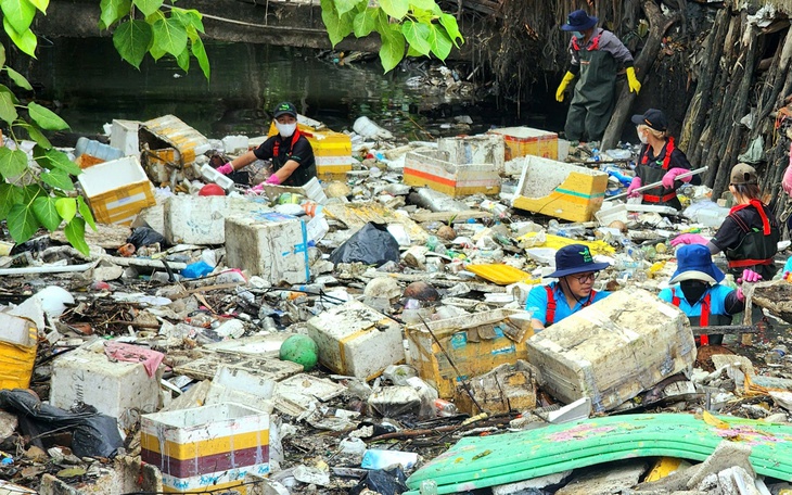 Phát quang, nạo vét tuyến kênh Tân Trụ và Hy Vọng, quận Tân Bình - Ảnh 5.
