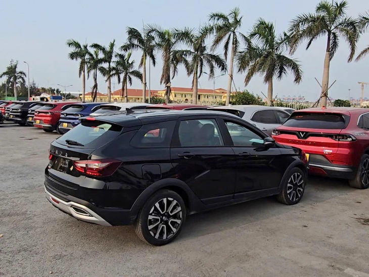 Ảnh thực tế lô ô tô Nga giá dự kiến từ 360 triệu đồng đã về Việt Nam: Có SUV kiểu Jimny, sedan cùng cỡ Attrage- Ảnh 5. Lada - Ảnh 4.