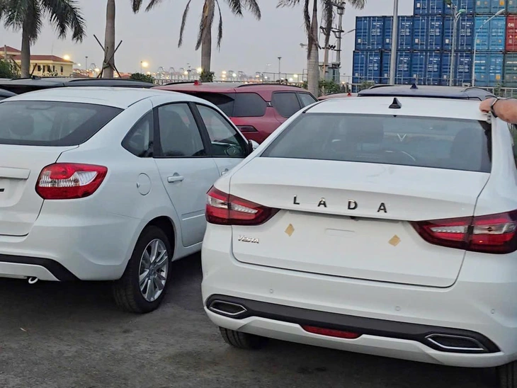 Ảnh thực tế lô ô tô Nga giá dự kiến từ 360 triệu đồng đã về Việt Nam: Có SUV kiểu Jimny, sedan cùng cỡ Attrage- Ảnh 7. Lada - Ảnh 6.