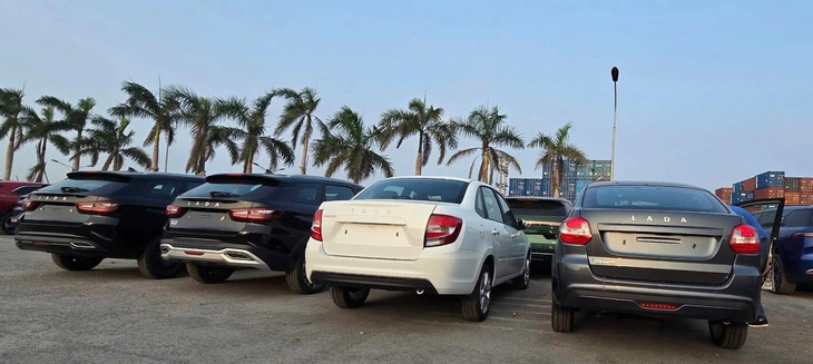 Ảnh thực tế lô ô tô Nga giá dự kiến từ 360 triệu đồng đã về Việt Nam: Có SUV kiểu Jimny, sedan cùng cỡ Attrage- Ảnh 2. Lada - Ảnh 1.