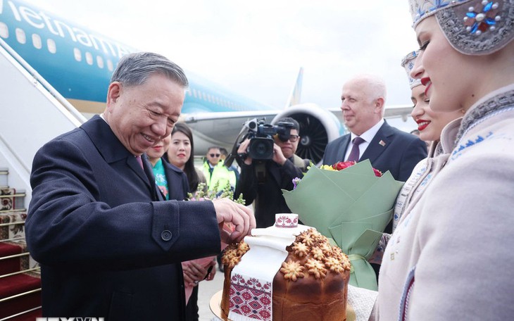 Tổng Bí thư Tô Lâm gặp cộng đồng người Việt tại Belarus - Ảnh 2.