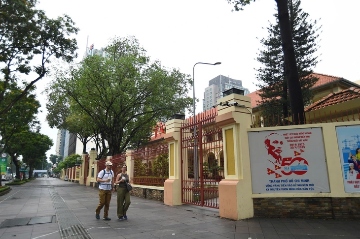 Trụ sở phường - Ảnh 1.