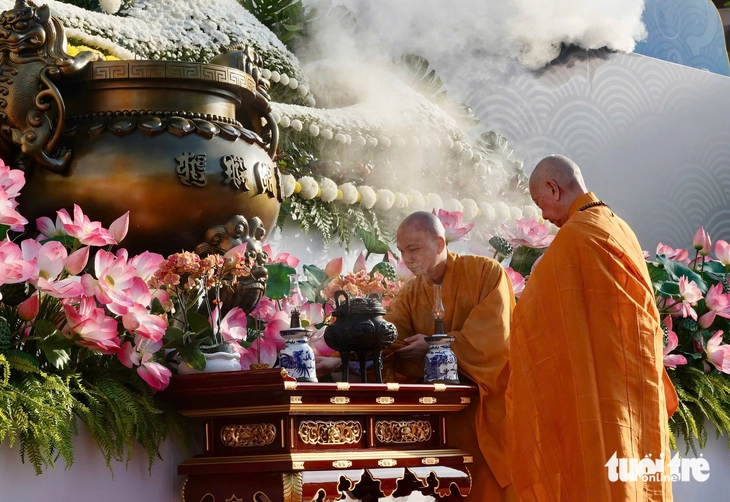 Đại lễ Phật đản Vesak: Gác lại khác biệt, xây dựng cộng đồng toàn cầu đoàn kết - Ảnh 1. Đại lễ Phật đản: Đoàn kết, hòa ái, tích cực kiến tạo thế giới hòa bình - Ảnh 1.