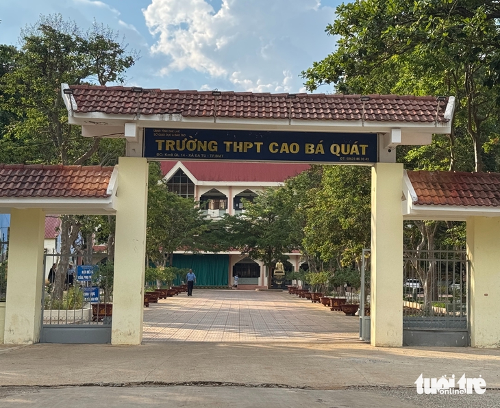 Sở Giáo dục và Đào tạo Đắk Lắk thông tin về việc nhiều học sinh lớp 12 'tự nguyện' nghỉ học - Ảnh 1.