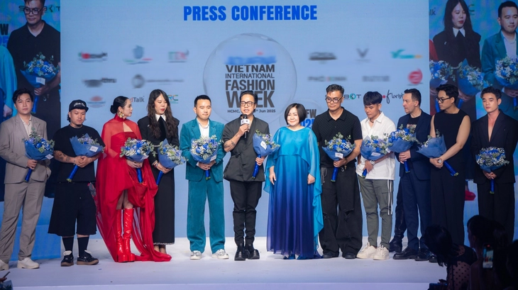 Nhà thiết kế Pháp Julien Fournié tham gia Tuần lễ thời trang quốc tế Việt Nam - Ảnh 3. Tuần lễ thời trang quốc tế Việt Nam - Ảnh 3.