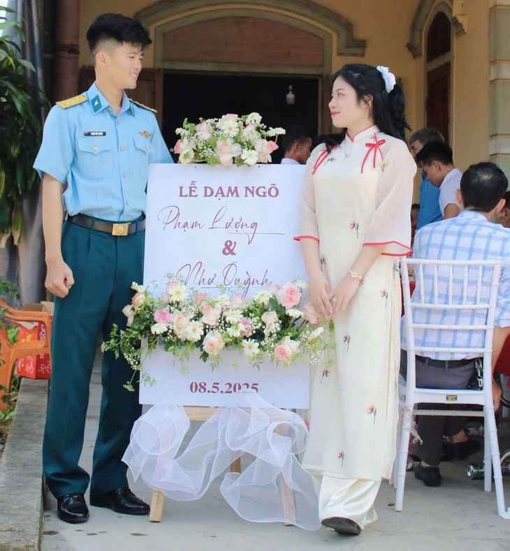 Tạm biệt TP.HCM, chiến sĩ bưng tráp dạm ngõ ‘hậu phương’ sau khi hoàn thành lễ diễu binh 30-4 Tạm biệt TP.HCM, chiến sĩ bưng tráp dạm ngõ ‘hậu phương’ sau khi hoàn thành lễ diễu binh 30-4