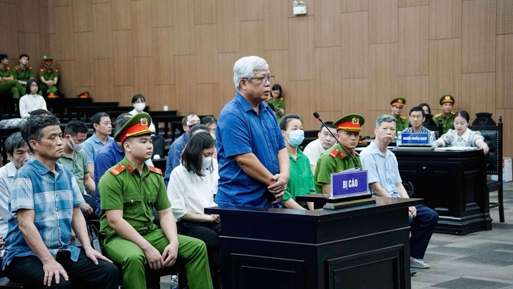 Chủ tịch Công ty Thái Dương buôn lậu đất hiếm òa khóc khai 'mới học hết lớp 8' - Ảnh 2.