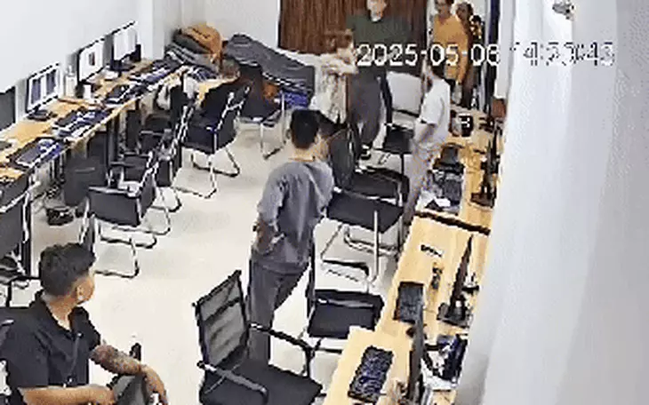 Cán bộ công an bị tố tát cô gái: tổ công tác mặc thường phục đến công ty kiểm tra gì? - Ảnh 3.
