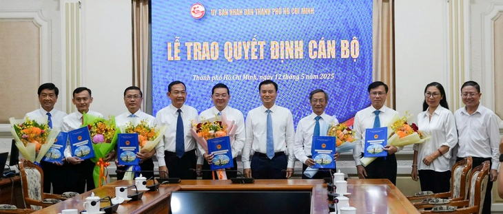 Trao quyết định bổ nhiệm giám đốc và 6 phó giám đốc Sở Nông nghiệp và Môi trường TP.HCM - Ảnh 1.
