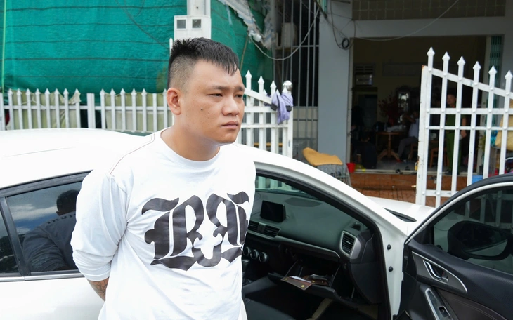 31 người mang súng, mã tấu đi đánh nhau chỉ vì mâu thuẫn nợ tiền xăm hình - Ảnh 2.