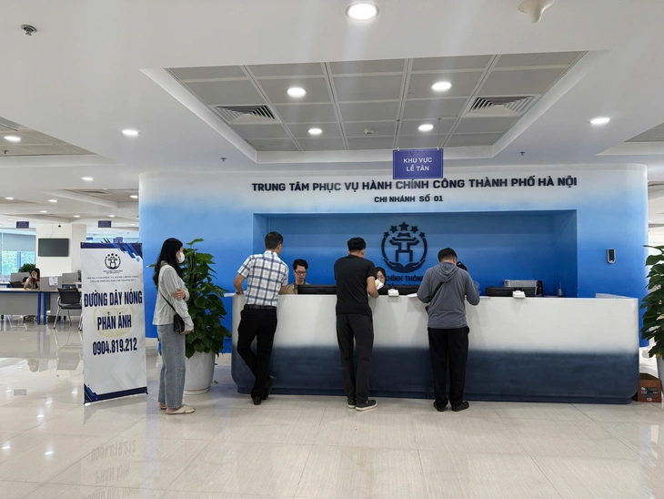xếp hàng - Ảnh 1.
