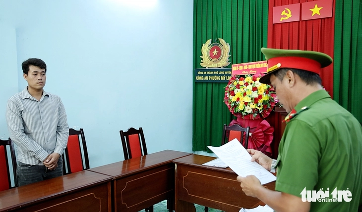 Khởi tố hai bị can về tội cố ý gây thương tích tại Long Xuyên - Ảnh 2.