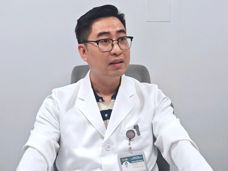 Bác sĩ kể lại chuyện cứu cô gái co giật vì tai nạn và dòng chữ ‘lạ’ trên xe - Ảnh 2. bác sĩ - Ảnh 2.