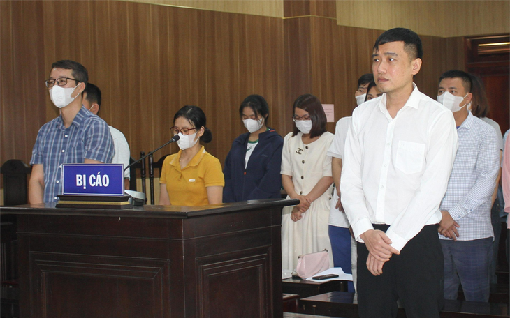 Hé lộ cách giám đốc trung tâm đăng kiểm Cần Thơ nhận hối lộ gần 918 triệu - Ảnh 1.