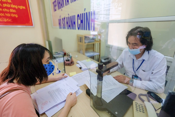 Trợ cấp nghỉ hưu trước tuổi cho công chức, viên chức thay đổi ra sao từ 1-7-2025? - Ảnh 1. công chức - Ảnh 1.