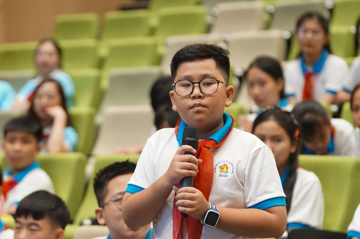 Đại biểu học lớp 6 làm chatbot, hiến kế cho tập đoàn công nghệ bồi dưỡng nhân tài - Ảnh 3.