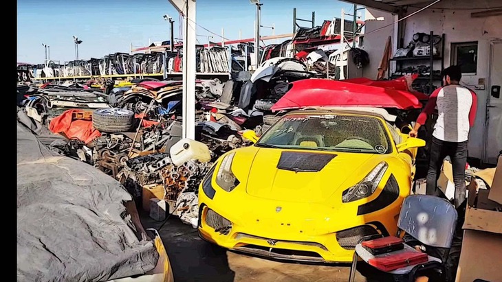 Nhiếp ảnh gia xe 'đứng hình' trước nghĩa địa xe Dubai - Ảnh 4.