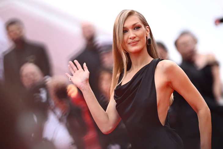 Cannes 2025 cấm váy khỏa thân, váy có đuôi dài: Xu hướng thời trang này bắt nguồn từ đâu? - Ảnh 4. váy khỏa thân - Ảnh 4.