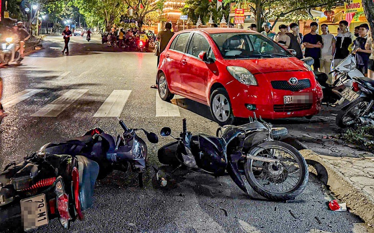 Xe buýt trôi tự do, phụ xe lao ra ngăn lại và bị cán chết - Ảnh 2.