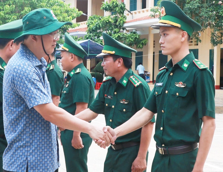 Bí thư Tỉnh ủy Cà Mau thăm và khảo sát cảng Hòn Khoai - Ảnh 2.
