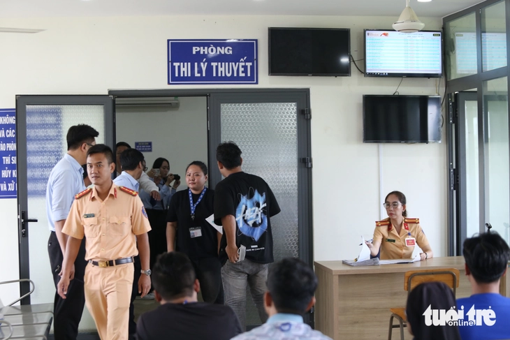 Lần đầu CSGT TP.HCM tổ chức sát hạch: Nhiều thí sinh đăng ký từ 3-6 tháng vui mừng - Ảnh 6.