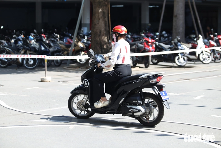 thi sát hạch lái xe - Ảnh 8.