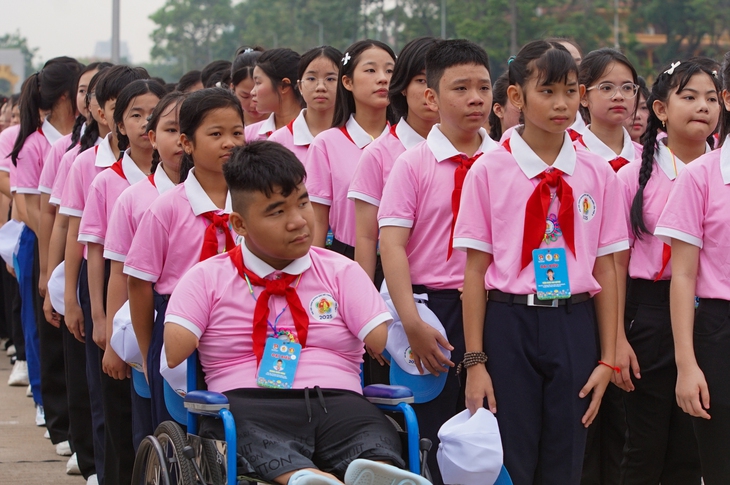 cháu ngoan Bác Hồ - Ảnh 2.