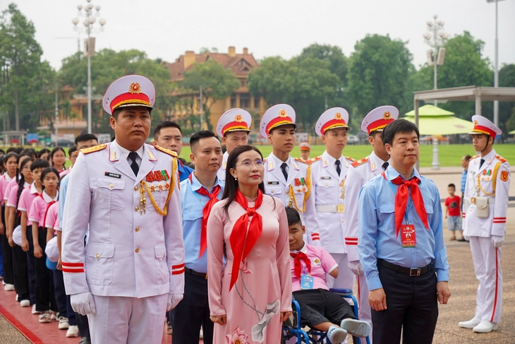 cháu ngoan Bác Hồ - Ảnh 1.
