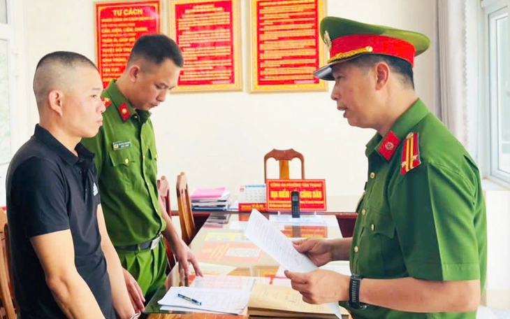 Chủ đại lý vé số ở Thủ Đức bị kẻ gian lừa đổi 2 tấm vé số giả trúng thưởng - Ảnh 3.