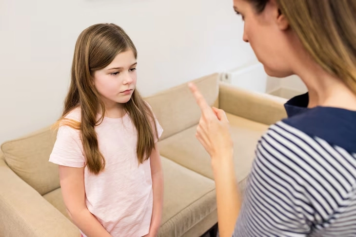 Lời chửi mắng của cha mẹ ám ảnh tâm lý con suốt đời - Ảnh 1.