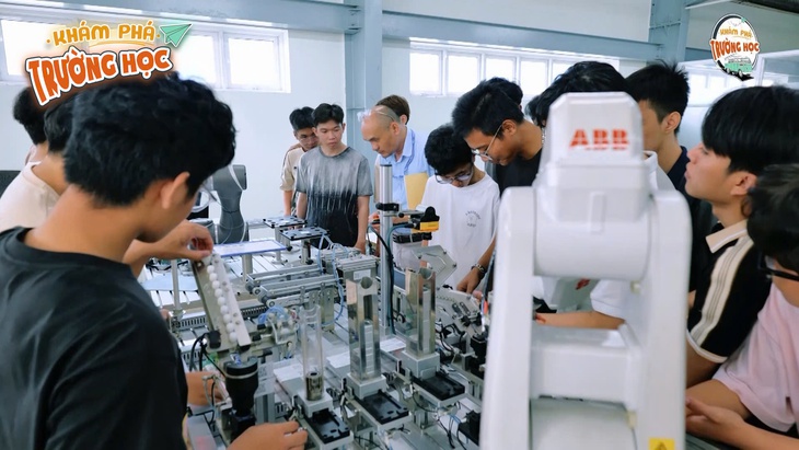 Khởi động chương trình 'Khám phá trường học' năm 2025 - Ảnh 5.