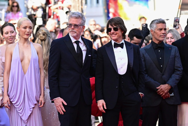 Tom Cruise ra mắt Mission: Impossible 8 tại Liên hoan phim Cannes, nhận tràng pháo tay dài 5 phút - Ảnh 3. Mission: Impossible 8 chiếu ở Cannes, Tom Cruise nhận tràng pháo tay dài 5 phút - Ảnh 3.