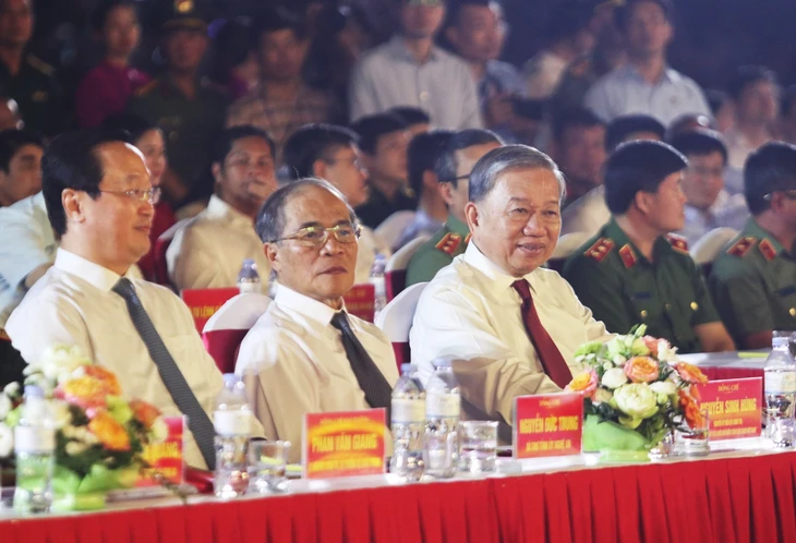Tổng Bí thư Tô Lâm dự khai hội Làng Sen, khánh thành tượng Bác Hồ về thăm quê - Ảnh 1.